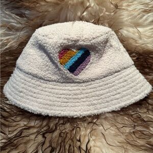 Claire’s Rainbow Heart Teddy Fleece Bucket Hat